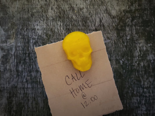 Skull Magnet in Yellow