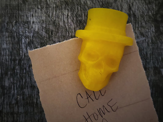 Skull with Top Hat Magnet in Yellow