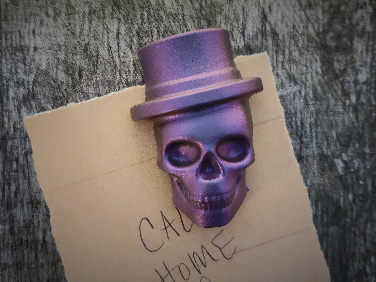 Skull with Top Hat Magnet in Purple Blue Shift